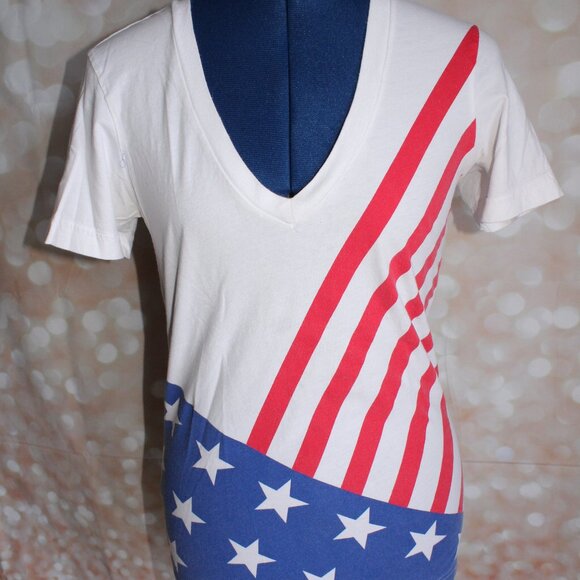 Old Navy Women's Red White And Blue Short Sleeve V-Neck T-Shirt Size S - Picture 1 of 10